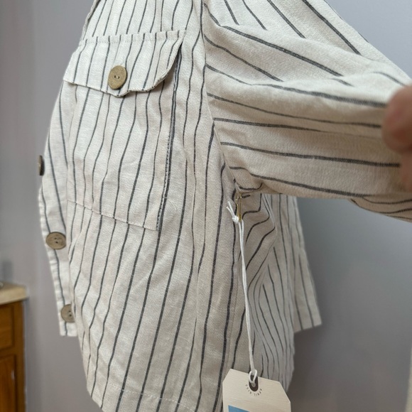 April Kiss linen blend button down striped crop long sleeve shirt - Picture 4 of 12